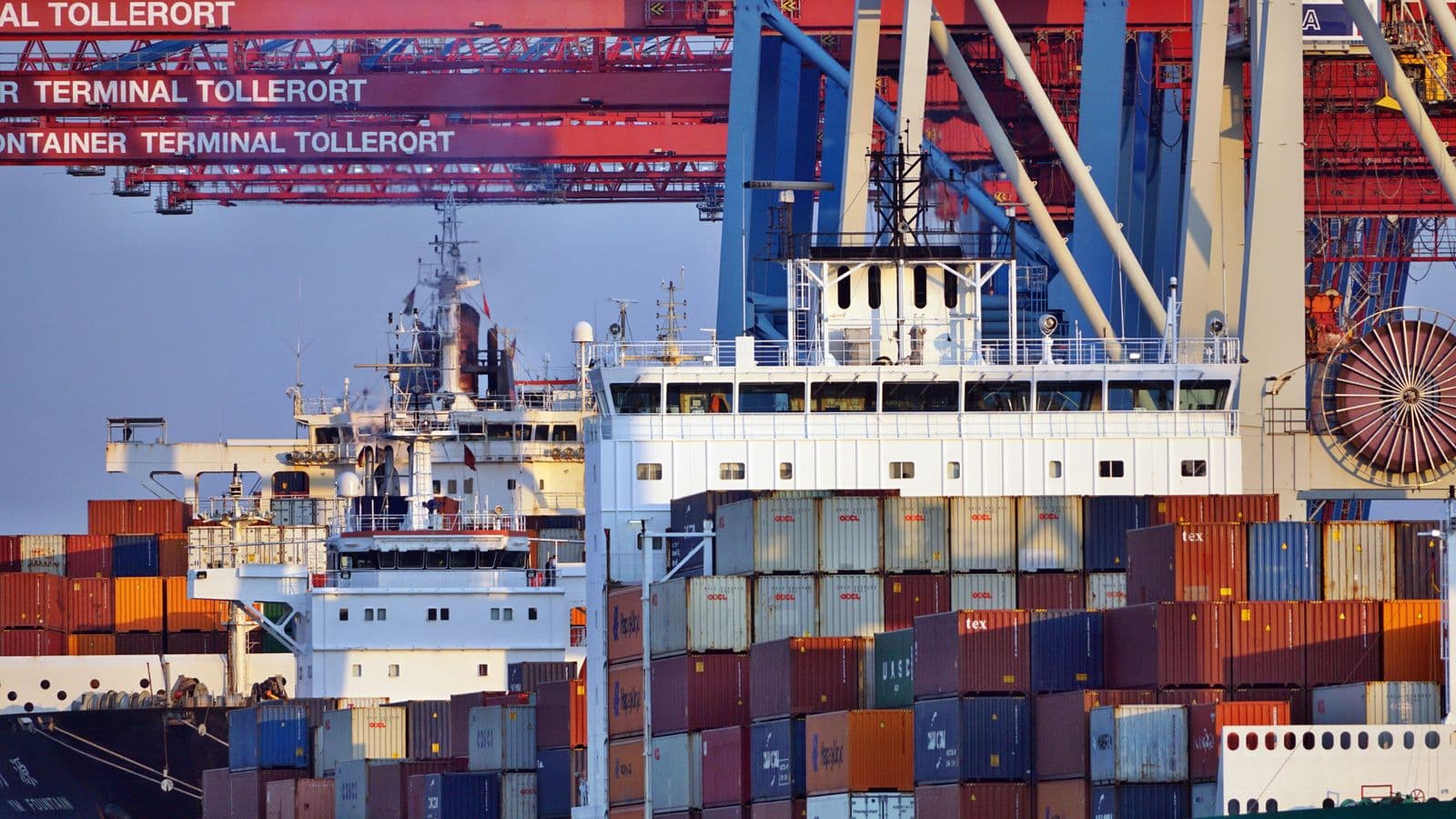 Shipping containers stacked at a port, illustrating invoicing outside the EU and the export VAT exemption