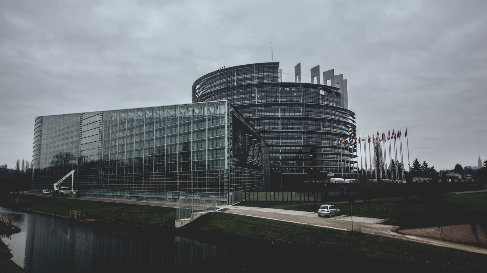 European institutional building, illustrating Directive 2014/55/EU on e-invoicing in public procurement